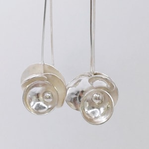 Asymmetrical drop flower earrings