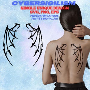 Puede incluir: Diseño de tatuaje de alas negras en la espalda de una persona, con un diseño a juego a la izquierda. La imagen incluye el texto "CYBERSIGILISM" y "SINGLE UNIQUE DESIGN SVG, PNG, EPS PERFECT FOR TATTOOS PRINTS & DIGITAL ART".