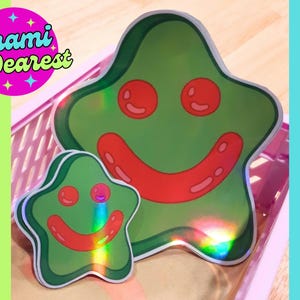 Adesivos de Krabby Pickle | brilhantes ou holográficos | vinil à prova d'água | 3 tamanhos | arte de comida fofa de desenho animado kawaii | IYKYK engraçado nostalgia dos anos 90 y2k