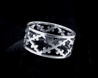 Sterling Silver Band Ring - Medieval Gothic Diamond Pattern - WALLPAPER