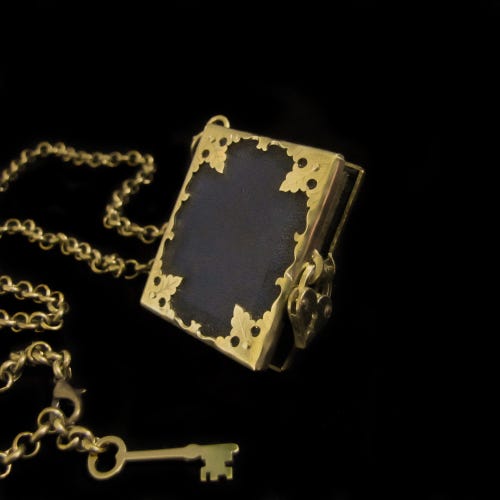Collier médaillon livre en cuir noir et laiton doré avec cadenas coeur et clé - LIVRE DES SECRETS