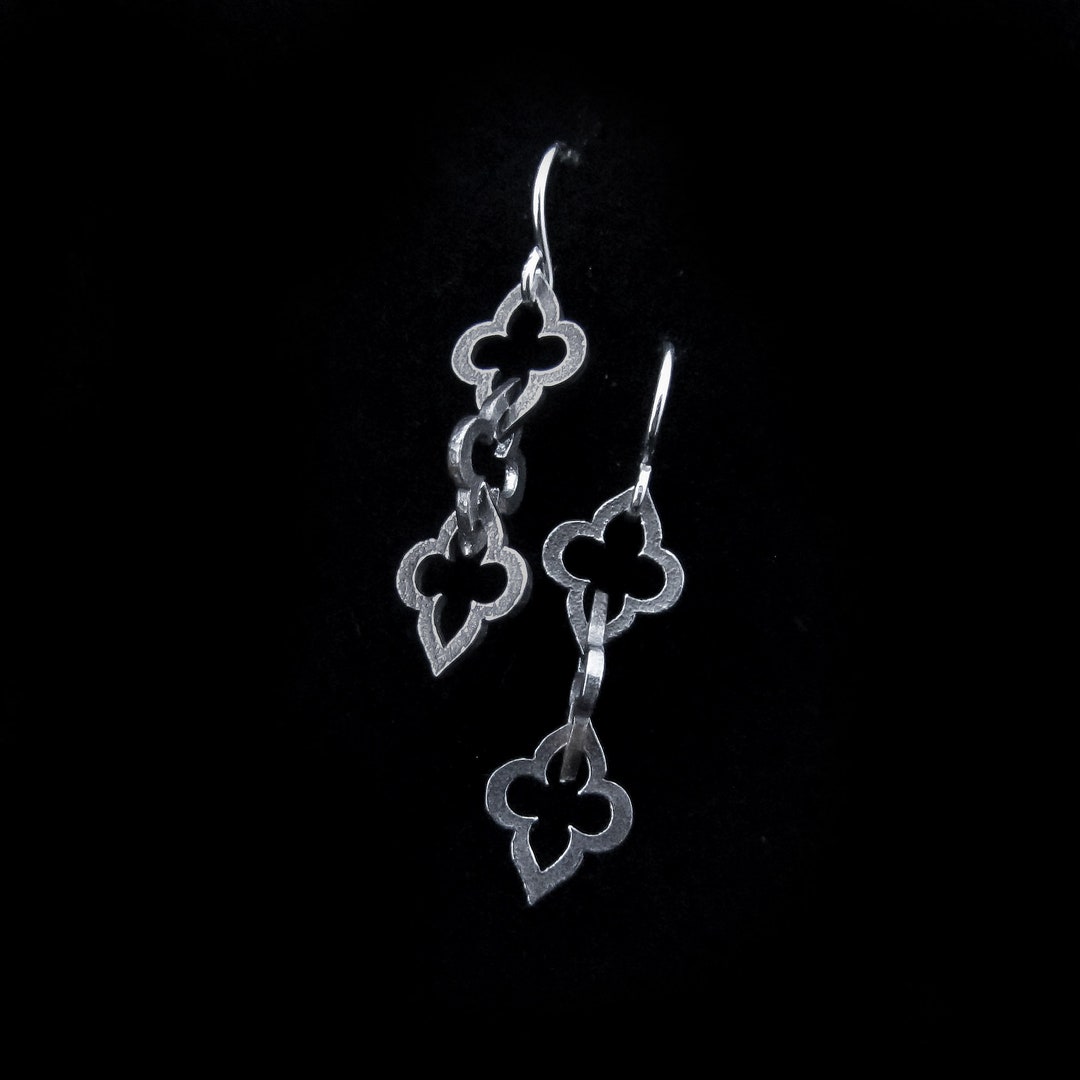 スターリングシルバーチェーンイヤリング - ゴシック四つ葉リンク - BALISTRARIAS - Etsy 日本