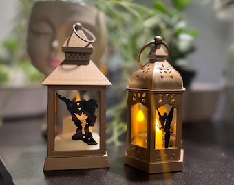 Linterna LED dorada inspirada en Peter Pan y Campanilla