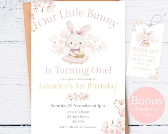 Häschen-erster Geburtstagseinladungs-Mädchen, unser kleines Häschen, das ein dreht, Häschen-Mädchen-1. Geburtstag einladen, Somebunny dreht ein, rosa Geburtstag