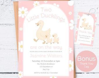 Bearbeitbare Zwillings-Mädchen-Babyparty-Einladung, zwei kleine Entlein sind auf dem Weg-Babyparty-Einladung, rosa Gänseblümchen-Blumen-Babyparty-Einladung