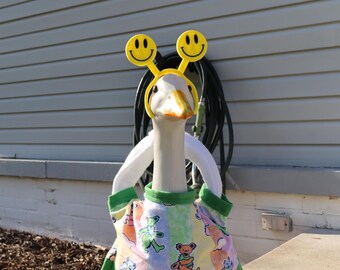 Porch Goose Outfit: Dancing Bear Shirt & Smiley Headband