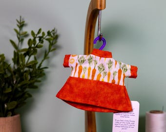 Carrot Bunny Outfit for 7-inch Desk Goose with Posable Wings