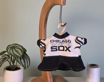 White Sox Goose Outfit: Baseball Jersey, 1" Batter's Helmet & Posable Wings or Jersey Only