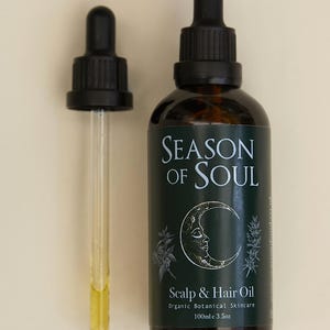 100% Organic Rosemary, Peppermint, Tea-Tree and Coconut Oil Botanically infused Hair and Scalp Oil.