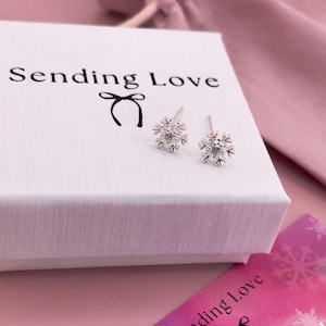Christmas Gift snow flake earrings, snowflake earrings gift for her, cute earrings Christmas gift for her, Christmas earrings gift