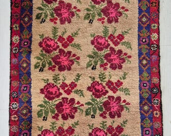 Vintage Anatolian Rug, Floral Rose Design, Handwoven Carpet, Accent Rug, Handmade, Wool Rug, Vintage, Antique Rug, 50 Years Old, 31.1x48.4