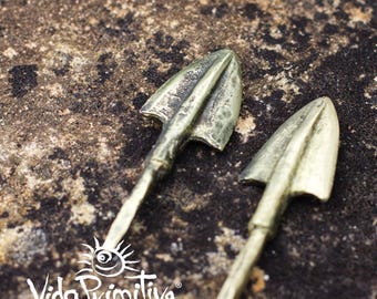 Mailahc type bronze arrowheads