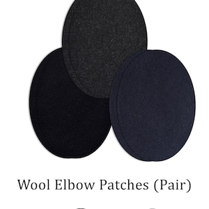 Puede incluir: Tres parches de codo de lana en azul marino, antracita y negro. Los parches son circulares y están hechos de un material de lana texturizada. El texto "Wool Elbow Patches (Pair)" se muestra debajo.