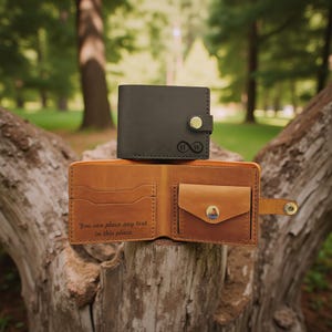 Cartera de cuero plegable personalizada con monedero y ranuras para tarjetas, regalo grabado personalizado para él o ella, accesorio hecho a mano.