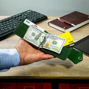 Portafoglio sottile in pelle con fermasoldi: regalo minimalista personalizzato con incisione