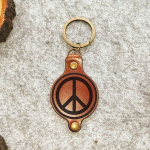 Llavero de cuero con símbolo de la paz: Talismán bohemio grabado