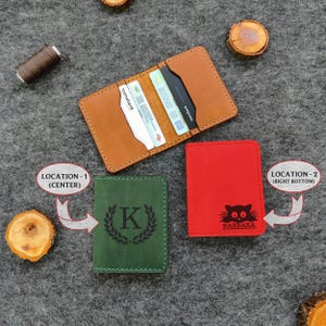 Gepersonaliseerde kaartportemonnee, slanke kaartportemonnee, dubbelgevouwen kaarthoes leer, monogram kaartportemonnee, handgemaakte kaartportemonnee, initiaal kaarthouder