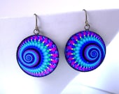 Arco iris Swirl Fractal Colgante Pendientes -Psicodélica UV Reactive Joyería -Boho Raver Cyberpunk Matemáticas Nerd Regalo