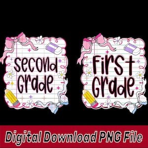 Peut inclure: Deux designs graphiques numériques sur fond noir, chacun présentant une forme de papier quadrillé aux bords festonnés. L'un indique second grade et l'autre first grade. Ils incluent un nœud rose, un crayon jaune, une gomme et des fleurs blanches.