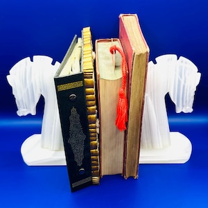 Vintage Onyx Marble Horse Head Bookends – Carved Stone Pair for Collectors & Home Library