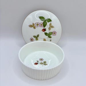 Vintage ceramic lidded trinket box - Wedgwood