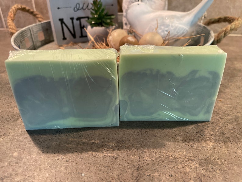 Eucalyptus Essential Oil & Spearmint Triple Butter Soap Bar image 1