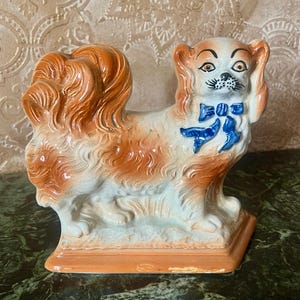 Antiek Staffordshire-spaniël hondbeeldje-handgeschilderde Victoriaanse mantelhond-Engels aardewerk c 1880-1910-Made in England-gratis EU-verzending