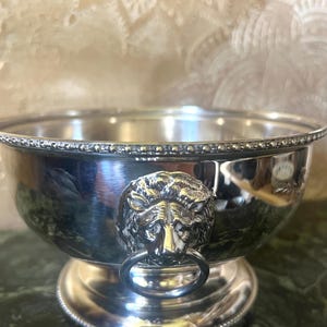 Bol anglais vintage des années 1960 en plaqué argent avec poignées tête de lion - centre de table avec pieds gravés à la main - fabriqué en Angleterre bol - livraison gratuite dans l&#39;UE