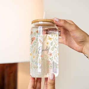 Custom Wildflower Glass Tumbler with Name, Personalized Floral Iced Coffee Cup with Lid and Straw, Cottagecore Flower Sipper Glass Can Gift
