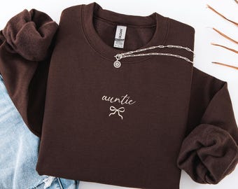 Auntie Sweatshirt, Cute Bow Sweater for Aunt, Gift for Mothers Day Coquette Pullover, Pregnancy Announcement Minimalist Crewneck