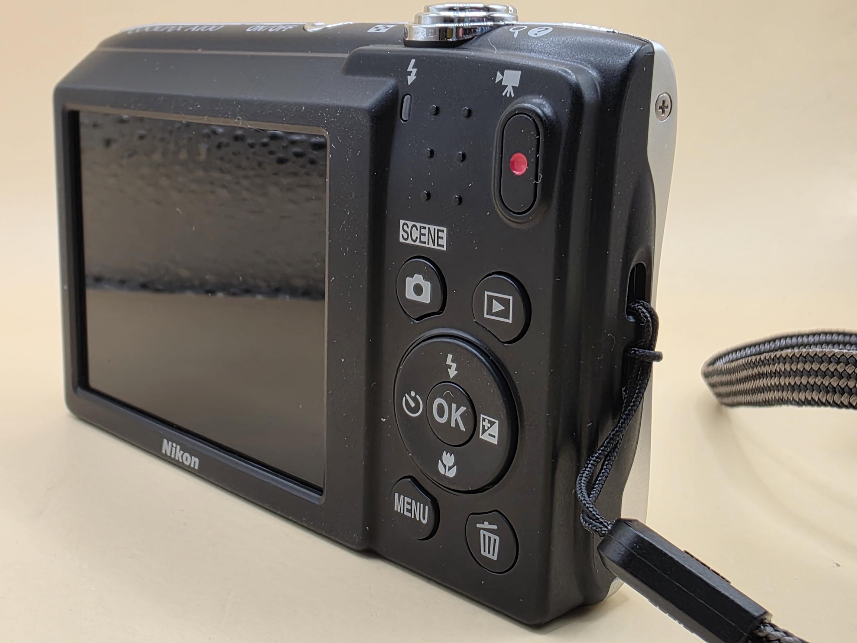 Exel+++nikon Coolpix A100 20.1MP Digital Camera With Charger