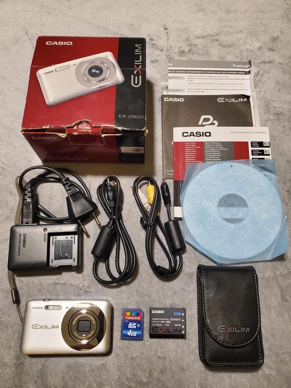 カシオ EX-Z800 シルバー 14.1メガピクセル デジタルカメラ - フル