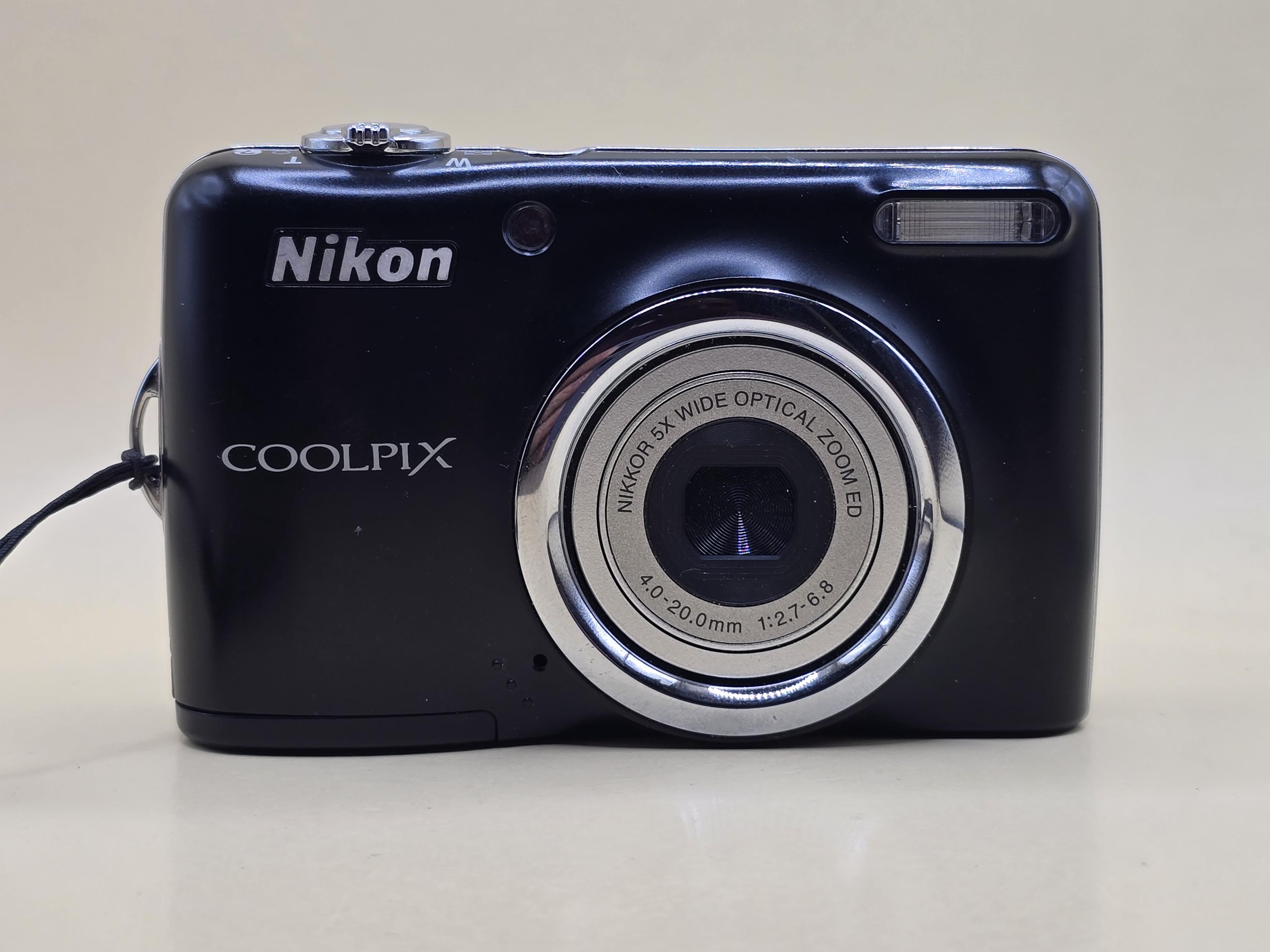 Nikon Coolpix A100 20.1MP Zoom 5x Noire, Reconditionnée, état Mint, Boîte D'origine