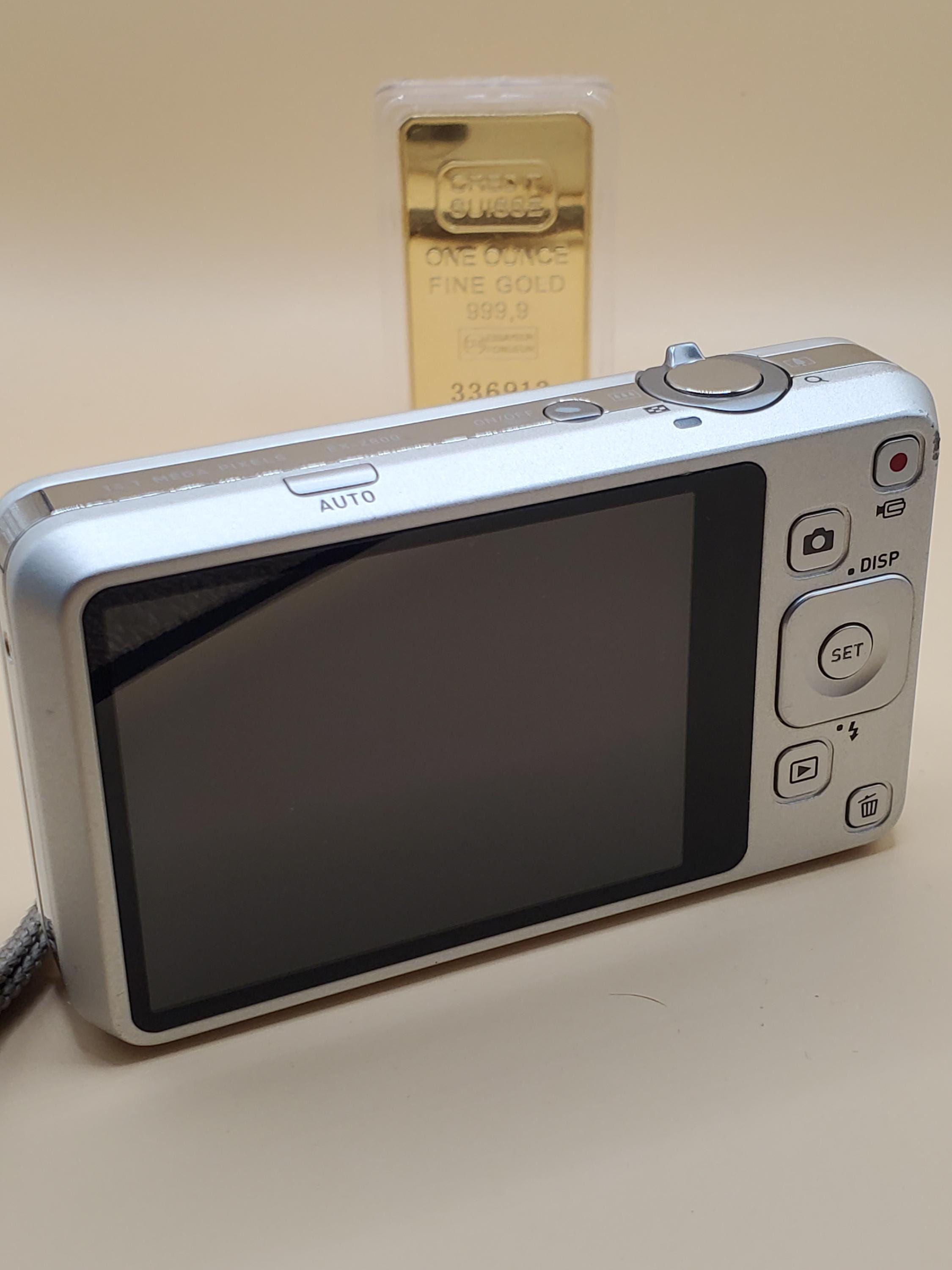 カシオ EX-Z800 シルバー 14.1メガピクセル デジタルカメラ - フル