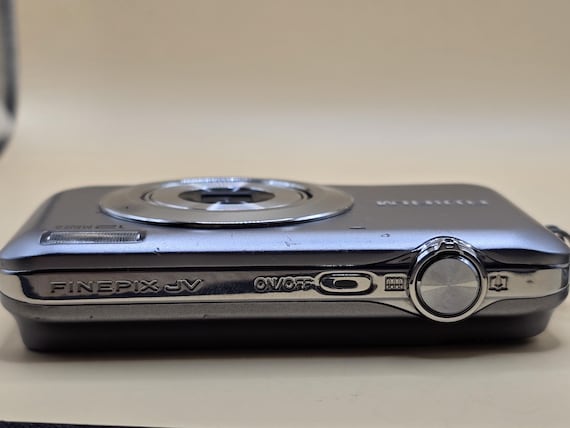 富士フイルム FinePix JV100 シルバー デジタルカメラ & バッテリー