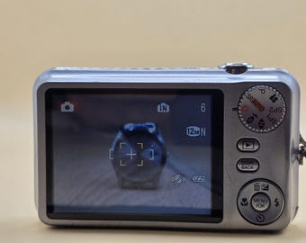 富士フイルム FinePix JV100 シルバー デジタルカメラ & バッテリー