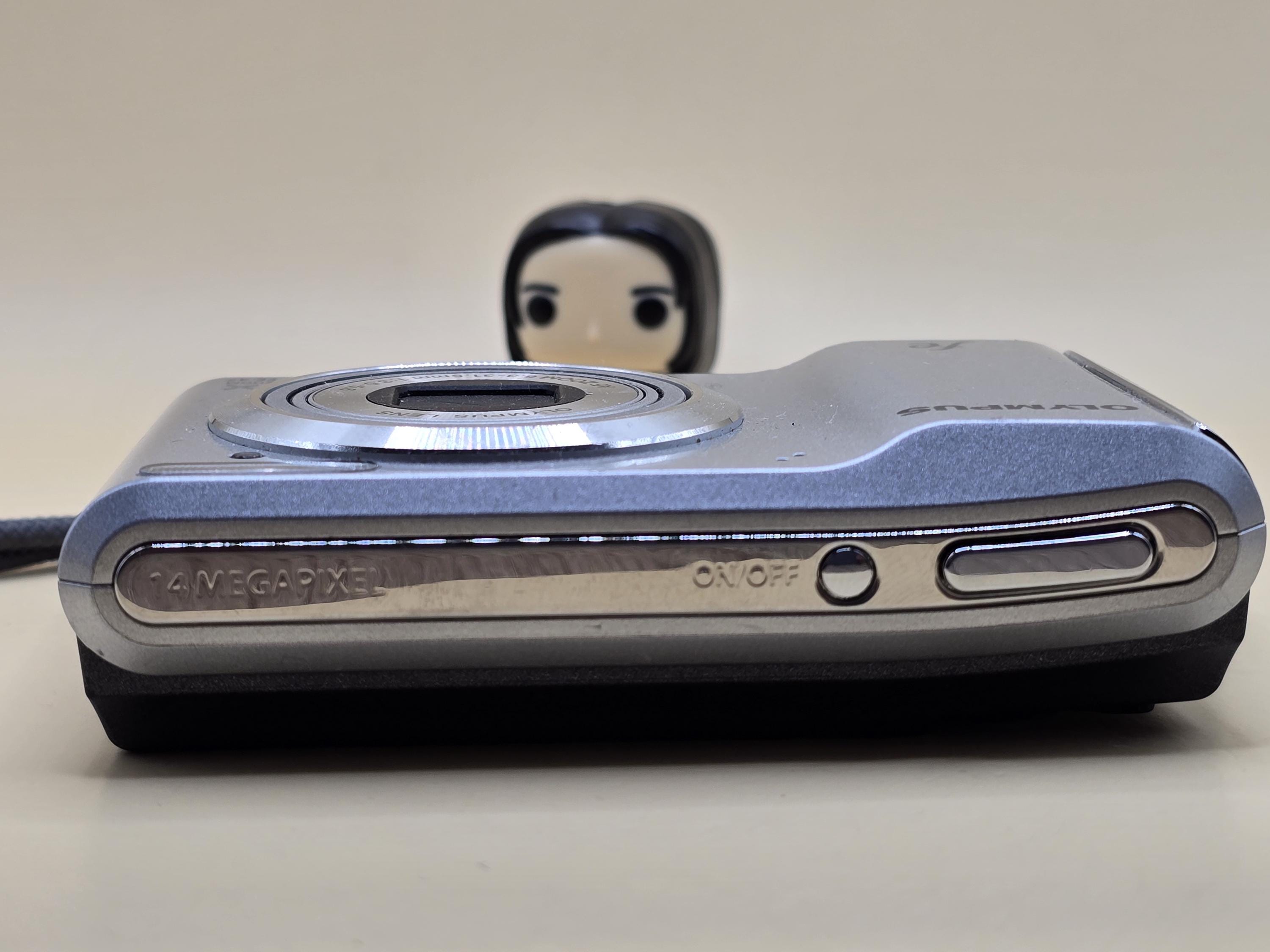 オリンパス FE FE-47 14.0 MP デジタルカメラ シルバー 5倍光学ズーム