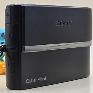 Sony Cyber-shot DSC-T9 Digital Camera 6.0MP 3xzoom Black Case