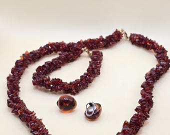 Set di gioielli in ambra baltica rosso ciliegia: collana, bracciale e orecchini. Ambra naturale, 61 g.