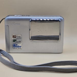 Nikon Coolpix S2 5.1 MP 3X Zoom Digital Camera Silver All Weather - Tested