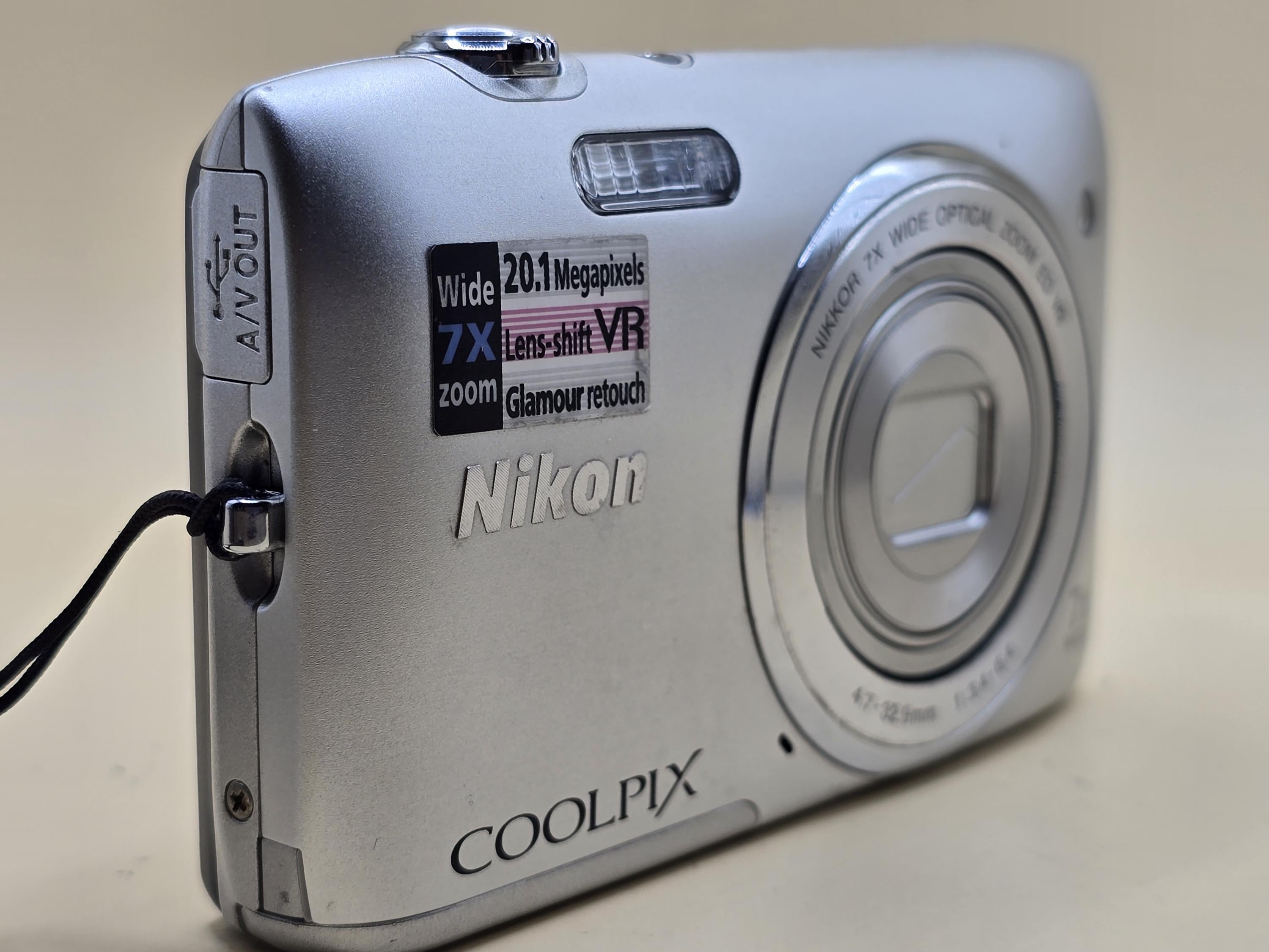 Nikon Coolpix S3500 20.1MP 7.0x Zoom Compact Digital Camera Silver
