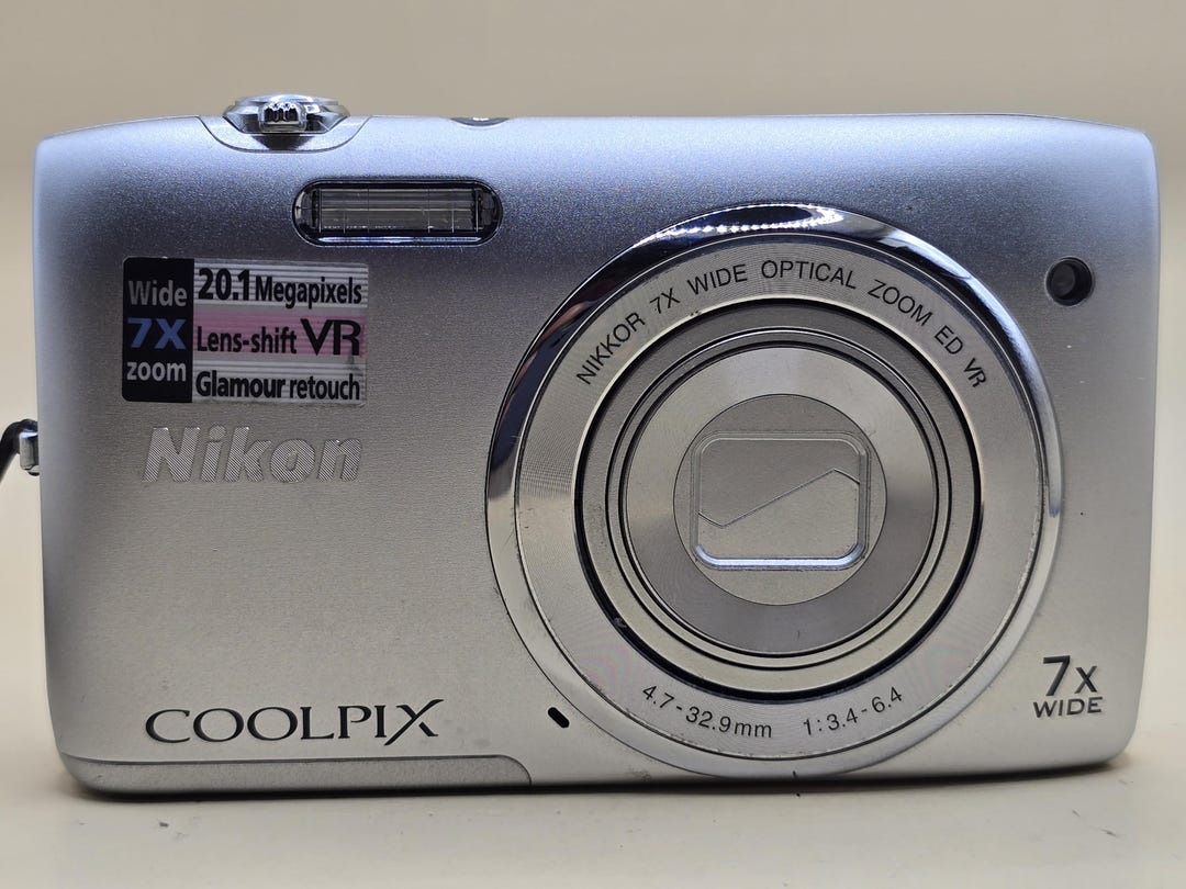 Nikon Coolpix S3500 20.1MP 7.0x Zoom Compact Digital Camera Silver