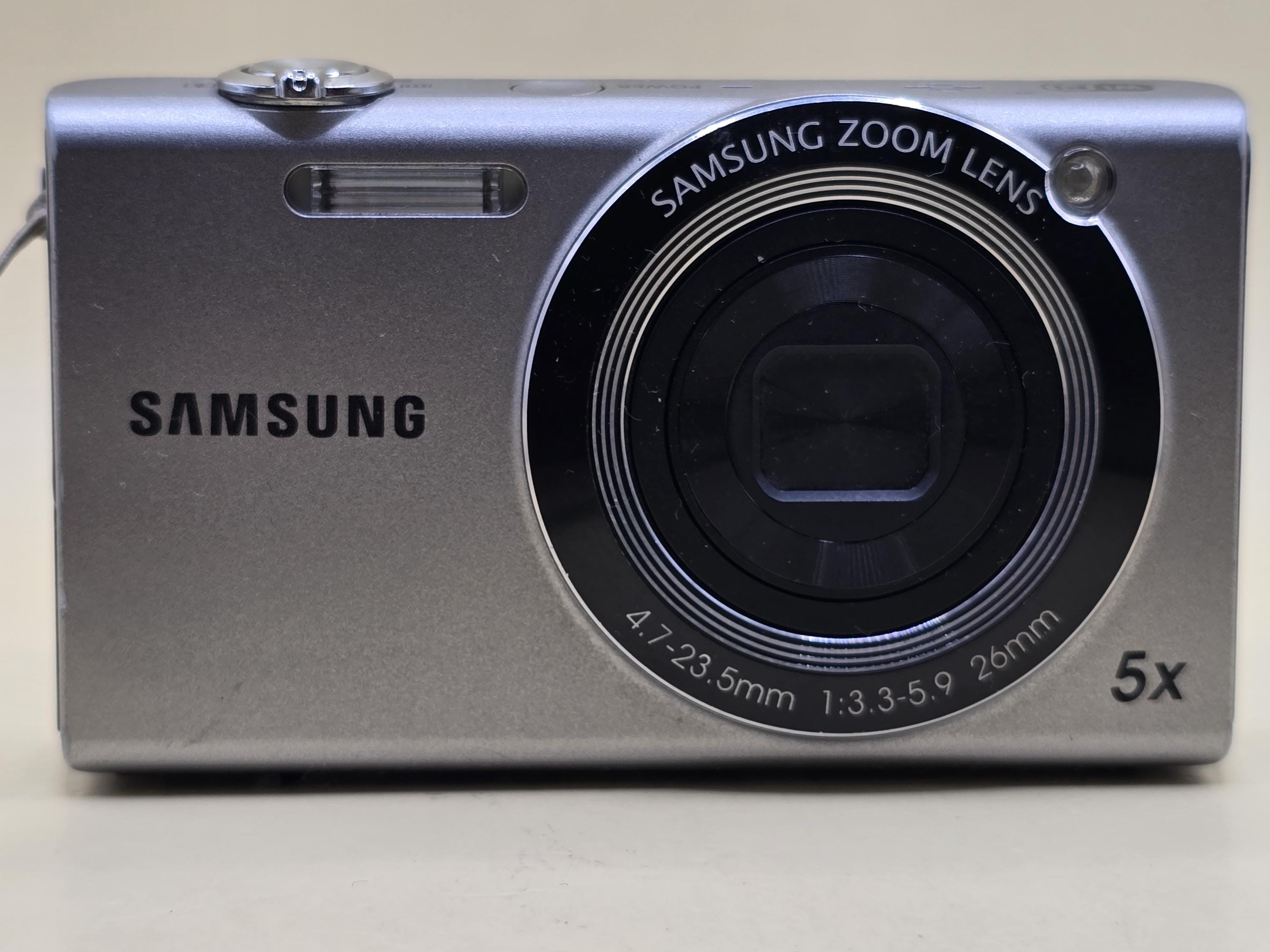 カメラ SAMSUNG コンパクトデジタルカメラ 5倍ズーム 充電器付き シルバー