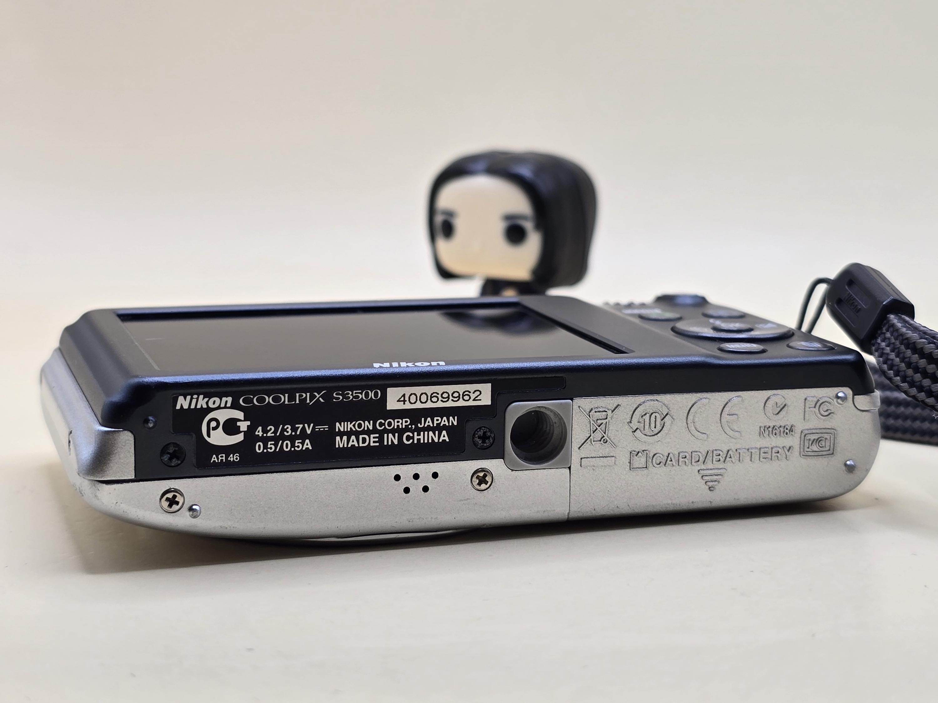 Nikon Coolpix S3500 20.1MP 7.0x Zoom Compact Digital Camera Silver