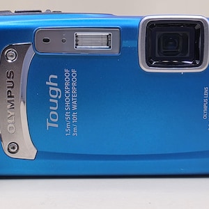 Olympus Tough TG-320 Wasserdichte Digitalkamera Blau 14MP CCD Komplett im Karton