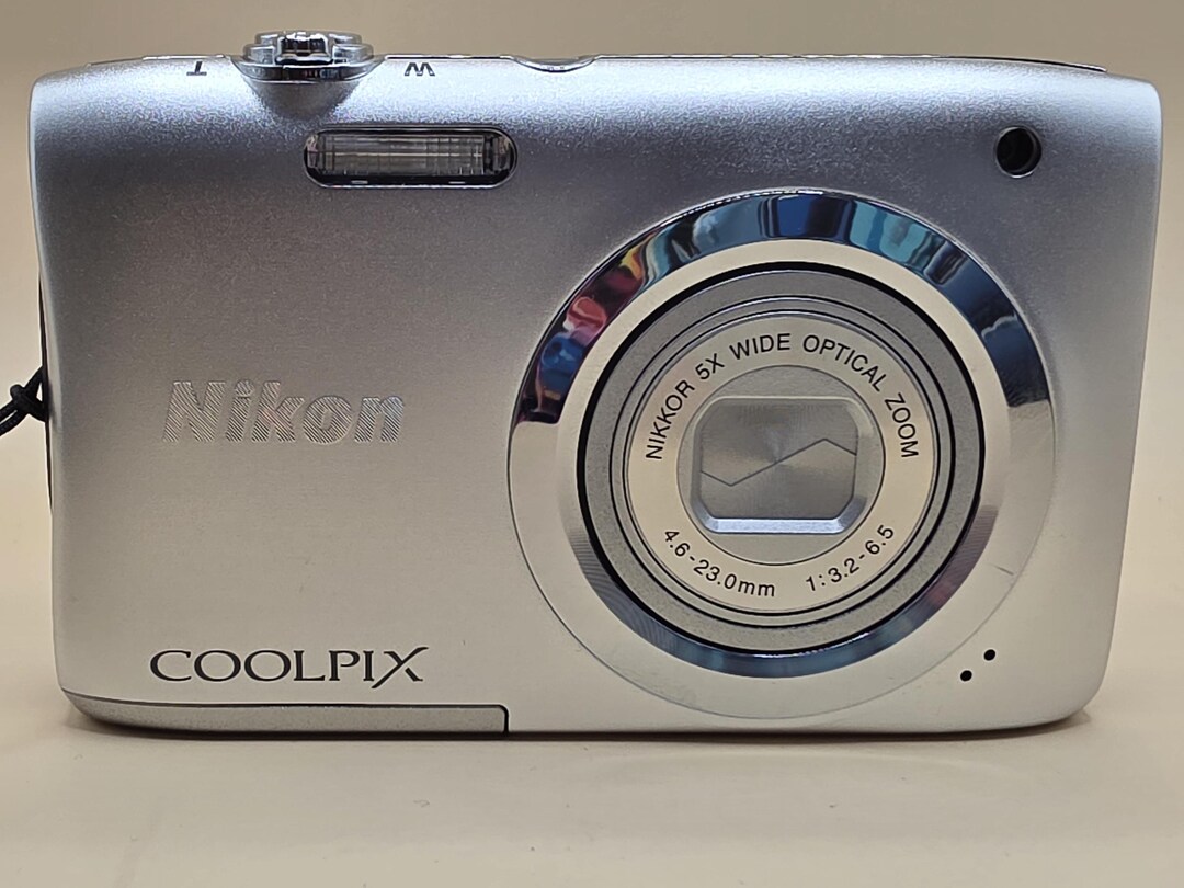 Exel+++nikon Coolpix A100 20.1MP Digital Camera With Charger