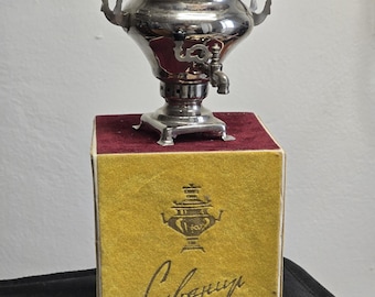 Samovar vintage dell'URSS in miniatura Yasnaya Polyana Tolstoj souvenir in scatola