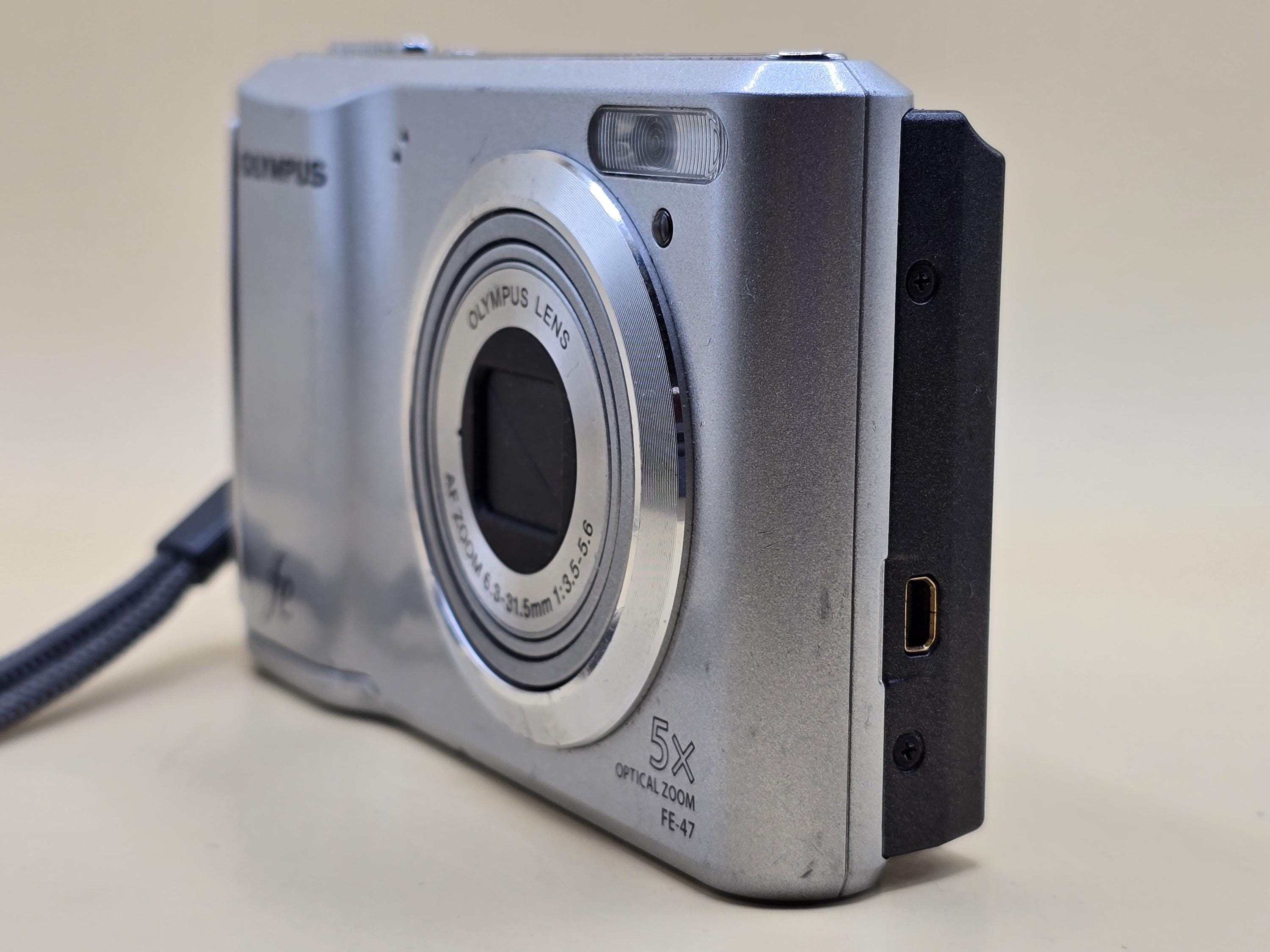 オリンパス FE FE-47 14.0 MP デジタルカメラ シルバー 5倍光学ズーム