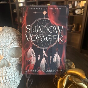 Podpisany egzemplarz Shadow Voyager, Księgi Pierwszej Trylogii Szepty Zasłony