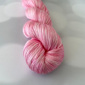 Pure Silk Yarn, pale pink, fingering weight yarn, Perfect Shell zdjęcie 1